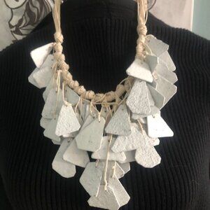 WHITE NECKLACE
